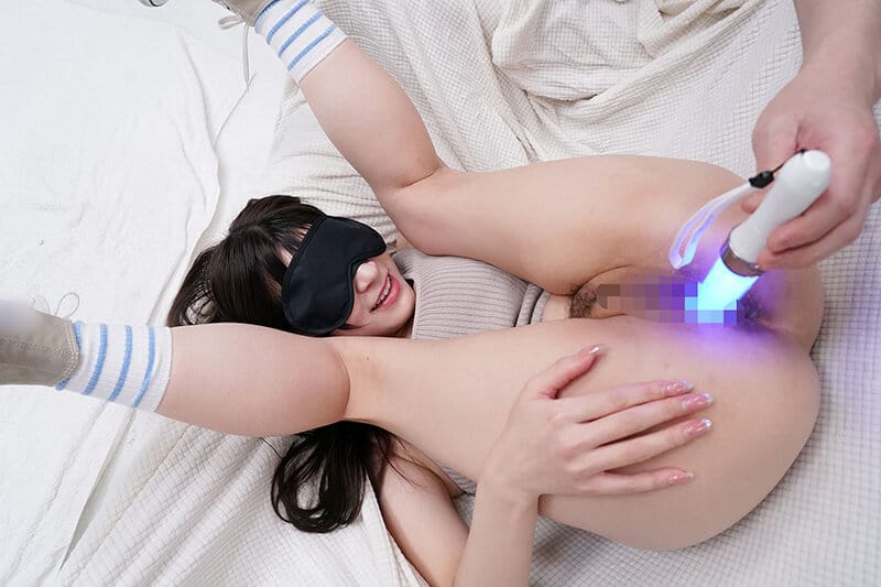顔出しMM号 女子大生限定 ザ・マジックミラー お膣の中身はなんだろな？異物当てゲーム中にこっそりオマ○コに生挿入されたデカチンで膣内をじ～っくりかき回されイキまくり！初めての生中出し！ サンプル 7